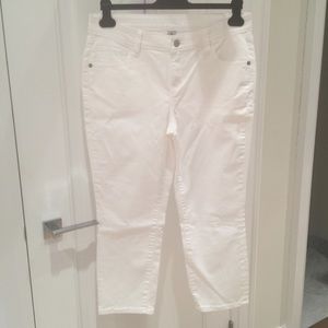White cropped jeans